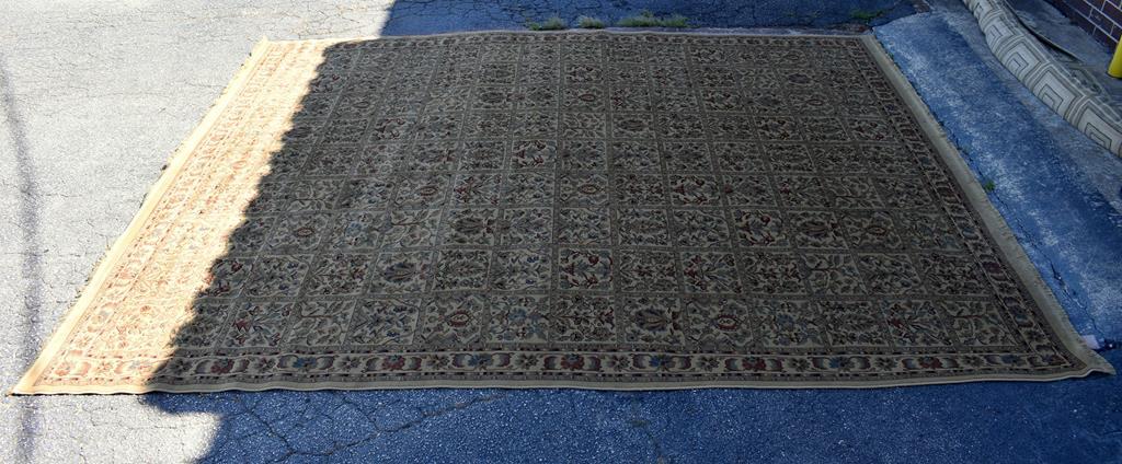 Like New 100% Olefin Kathy Ireland Home Buckingham Jute 12 x 15' Rug LOCAL PICKUP ONLY