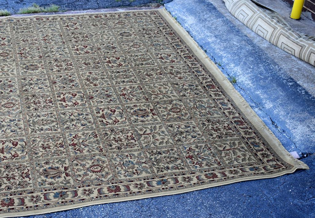 Like New 100% Olefin Kathy Ireland Home Buckingham Jute 12 x 15' Rug LOCAL PICKUP ONLY