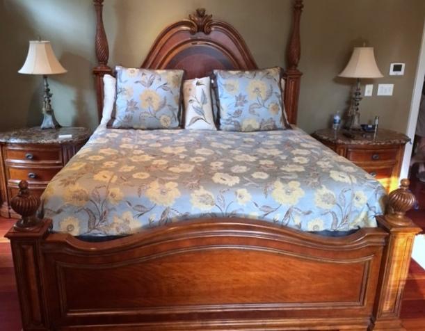 Magnificent Hooker Furniture Four-Poster King Bed w/ Heritage Exquisite Pillow-Top Mattress/Springs