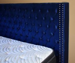 Handsome Contemporary Tufted Blue Velour King Size Bed Frame with Mattress Firm Mattress / Springs