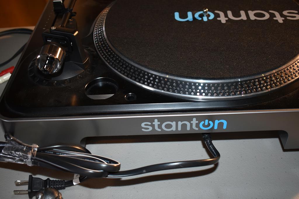 Stanton T-55 USB Turntable, Model T55USB-NA w/ Dust Cover, Records to USB Port Device