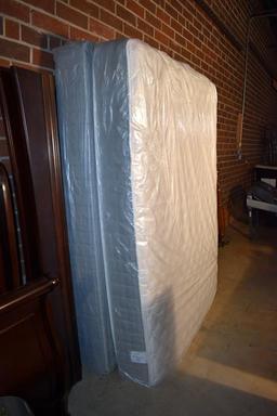 New in Packaging Queen Size Serta Perfect Sleeper (Winslet) Mattress & Box Springs