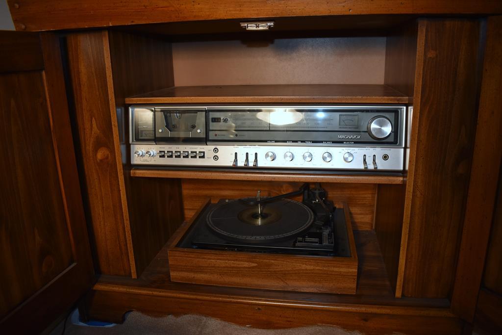 Unique Hand Painted Dry Bar Style Magnavox Stereo System Cabinet w/  Turntable