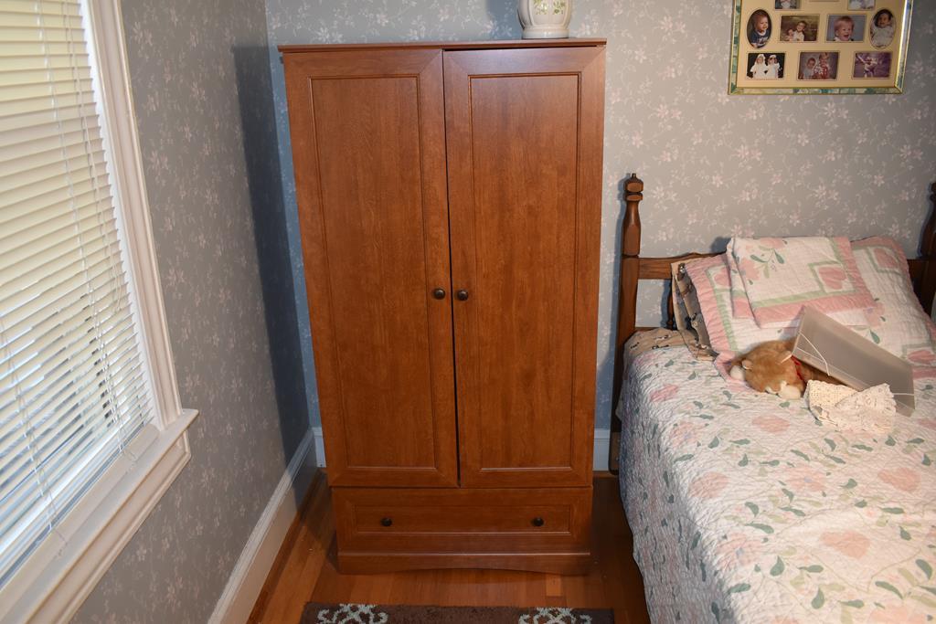 Small Contemporary Wardrobe w/ Drawer & Caster Feet