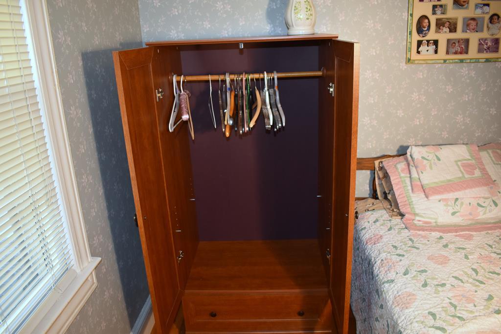 Small Contemporary Wardrobe w/ Drawer & Caster Feet