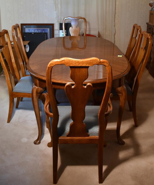 Set of Six Beautiful Thomasville Oak Queen Anne Style Dining Chairs (Lots 4 & 5 Match)