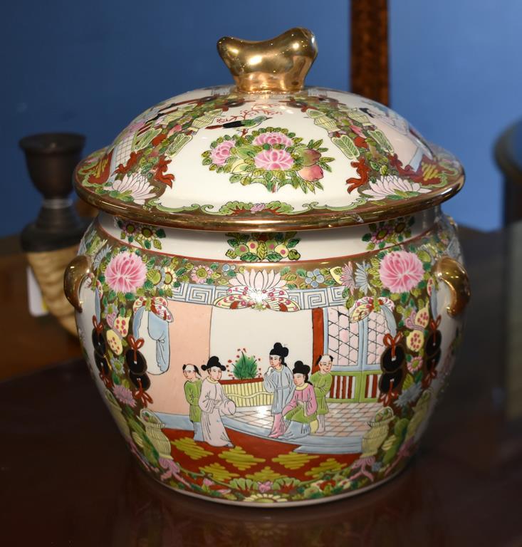 Exquisite Famille Rose Covered Urn