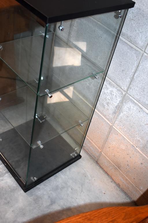 Fine Contemporary Glass Display Cabinet with Lock & Key