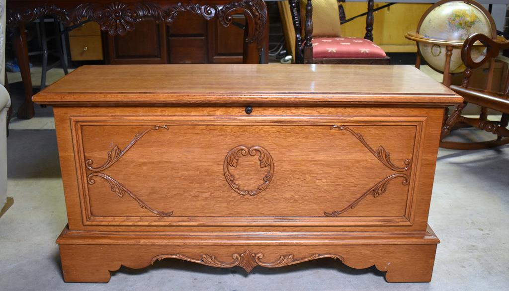 Charming Lane Oak Exterior Cedar-Lined Hope Chest with Key