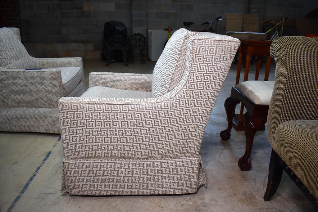 Quality Swivel Club Chair with Geometric Fabric