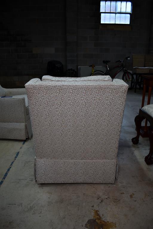 Quality Swivel Club Chair with Geometric Fabric