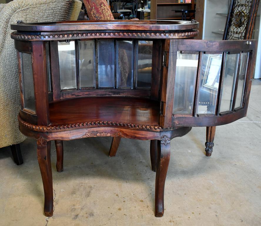 Charming Contemporary Carved Mahogany Kidney-Shaped Curio / Tea / Chocolate Table w/ Tray Top