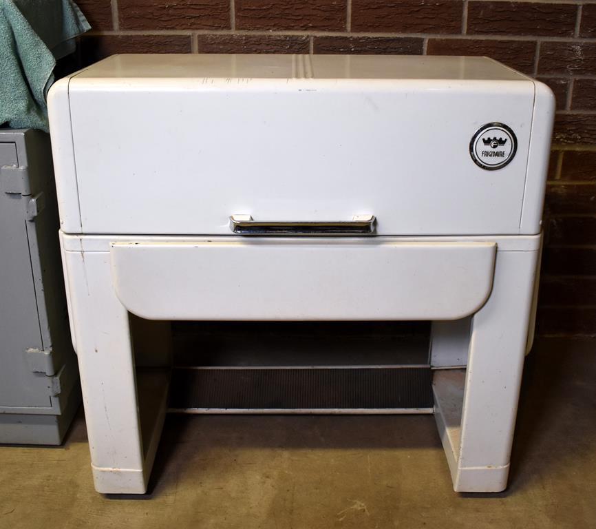 Vintage GM Frigidaire Electric Ironer, Model IJ-30 / IK-30, White Enamel Cabinet