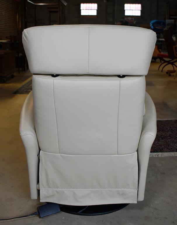 Fine IMG Norway “Boss” Luxury Ivory-Light Tan Leather Power Recliner