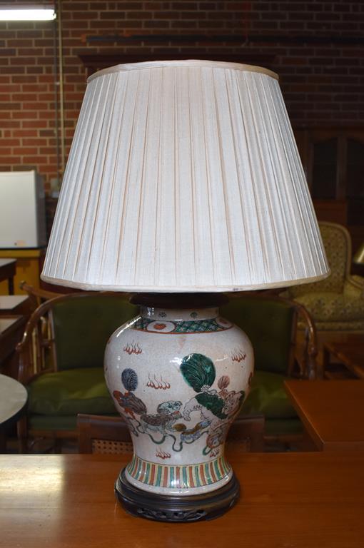 Striking Vintage Oriental Foo Lion Decorated Table Lamp