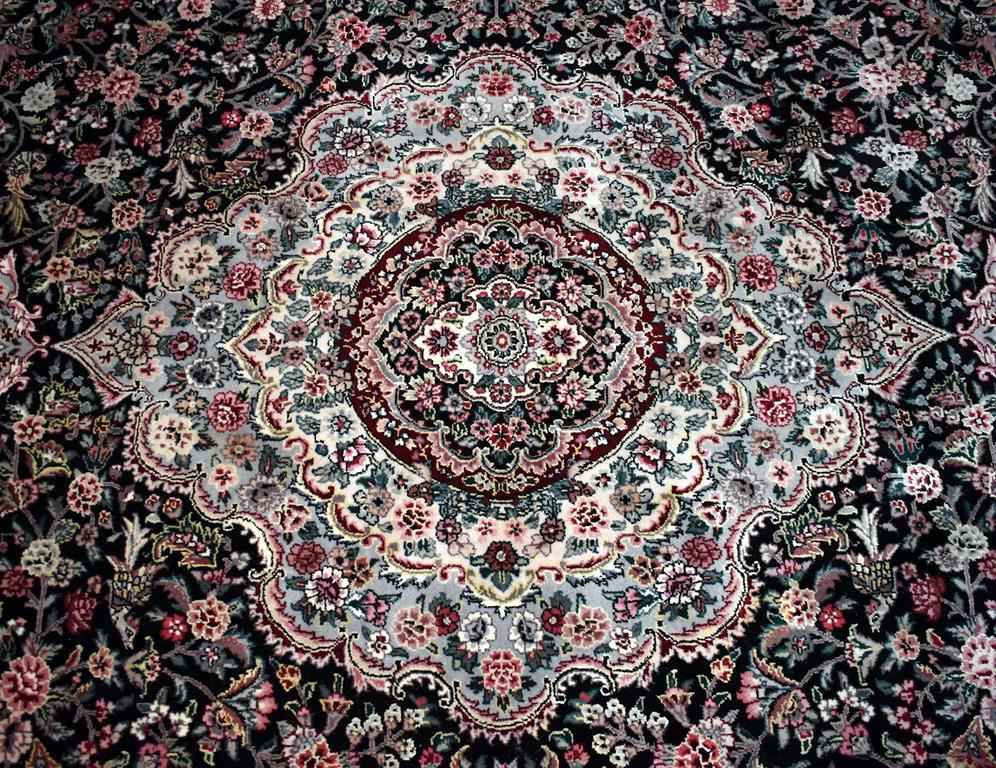 Fine Black & Red Heriz Hand Knotted Wool Rug