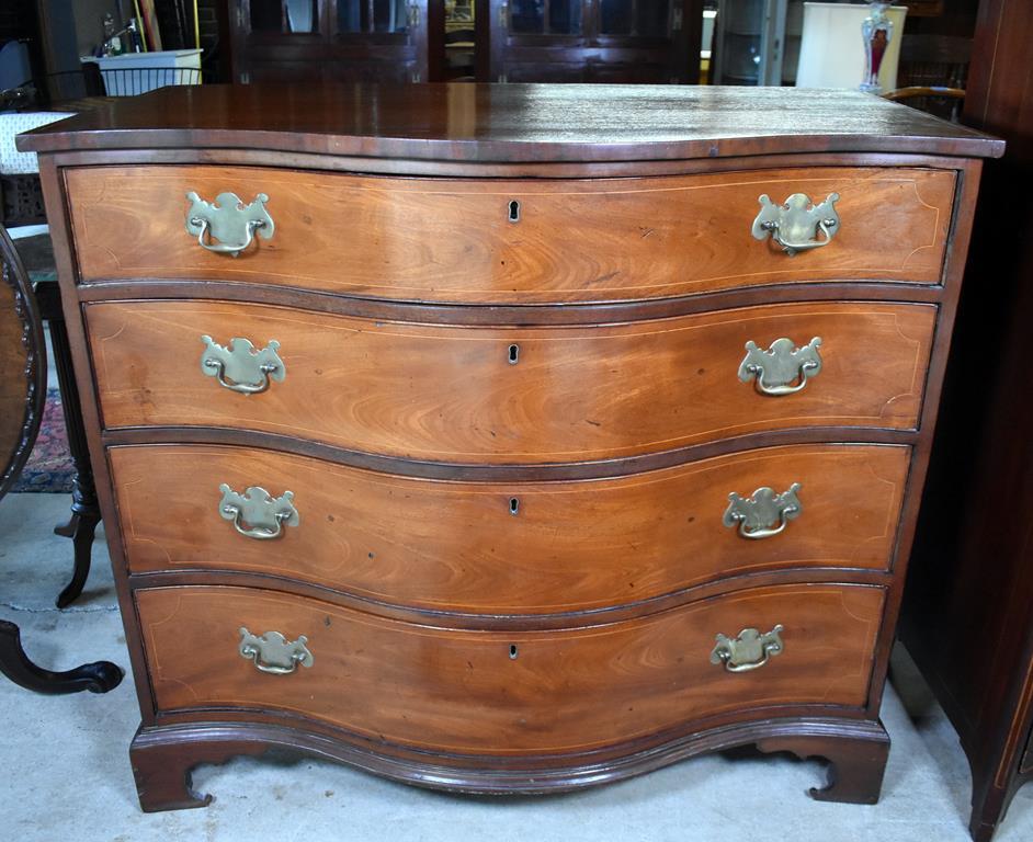 19th C. Chippendale Mahogany Recurve Dresser Chest, 4 Graduated Drawers w/ Inlaid Stringing