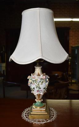 Lovely Vintage Sprig Decorated Floral & Acanthus Leaf Table Lamp