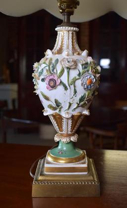 Lovely Vintage Sprig Decorated Floral & Acanthus Leaf Table Lamp