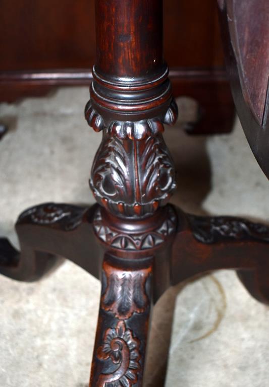 Fine 18th-19th C. Chippendale Carved Mahogany Pie Crust Tea Table