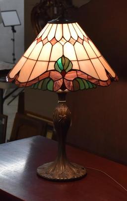 Lovely Vintage Stained Glass Sculptured Metal Base Table Lamp