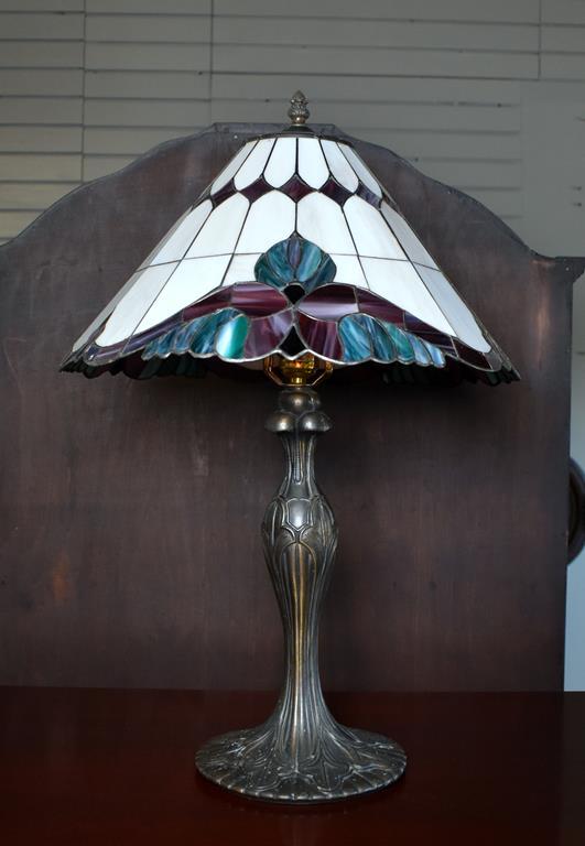 Lovely Vintage Stained Glass Sculptured Metal Base Table Lamp