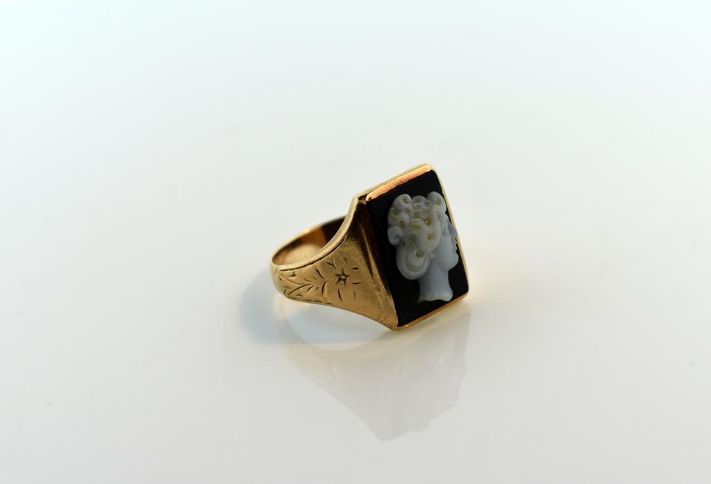 Classical Antique 10K Gold and Onyx Ring with Hardstone Cameo Cabochon, Size 11