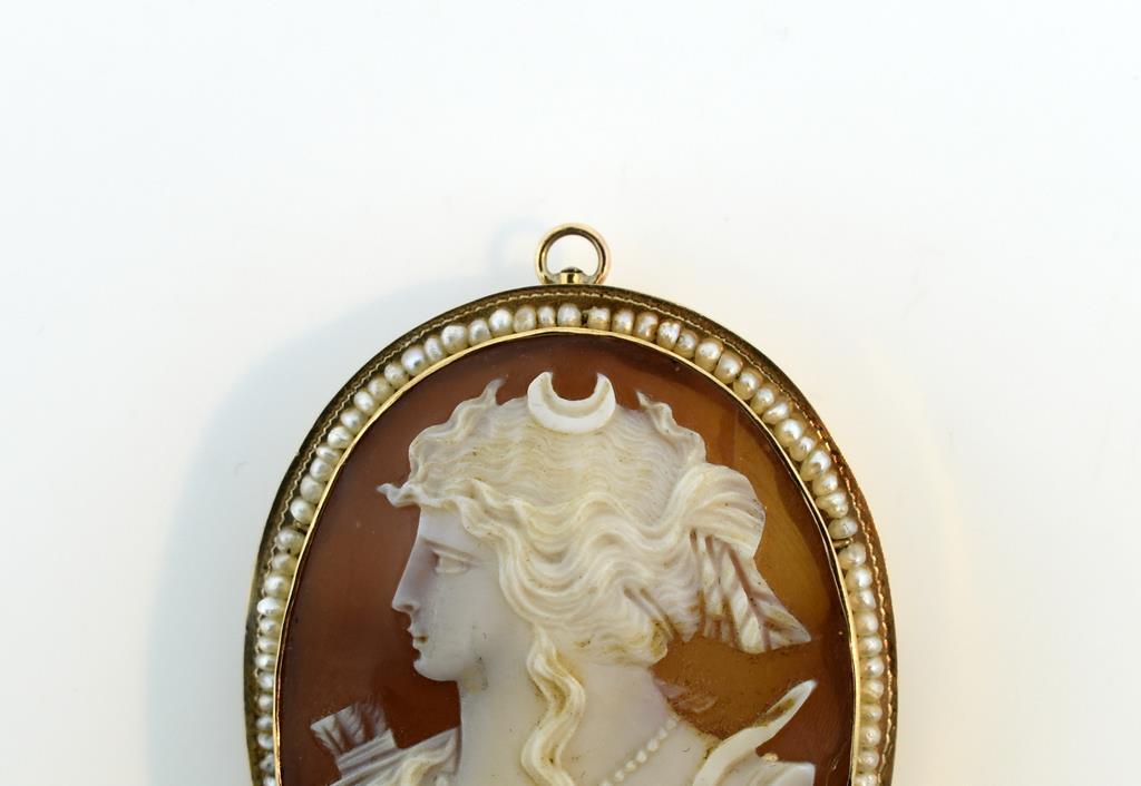 Classical 19th C 10K Gold Frame “Diana” Goddess Shell Cameo with Seed Pearl Border