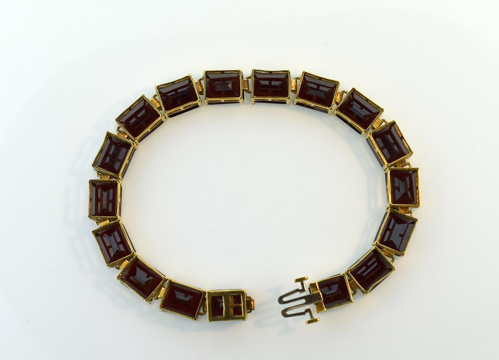 10K Gold and Garnet 8.5” Link Bracelet