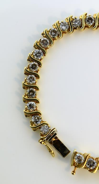 GC Brand 14K Gold and 7.6 Carat Diamond 7.5” Link Bracelet