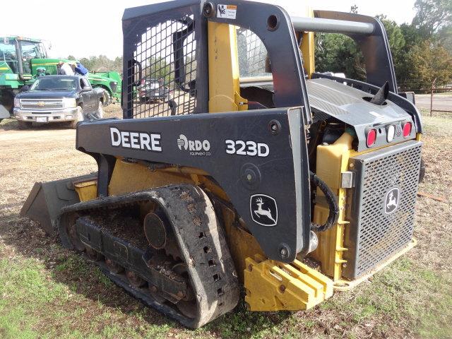 JOHN DEERE 323D Skid Steer Loader