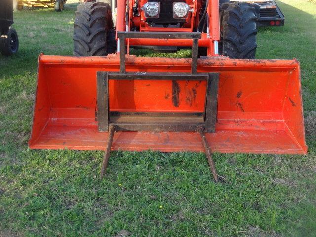 Kubota MX135GX Cab & Air, MFWD Tractor