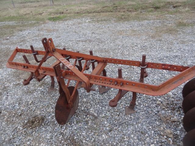 Fred Cain 3pt, 7 Shank Plow