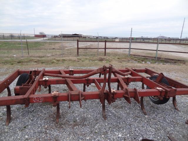 Kewanee 3pt, 14 Shank Chisel Plow