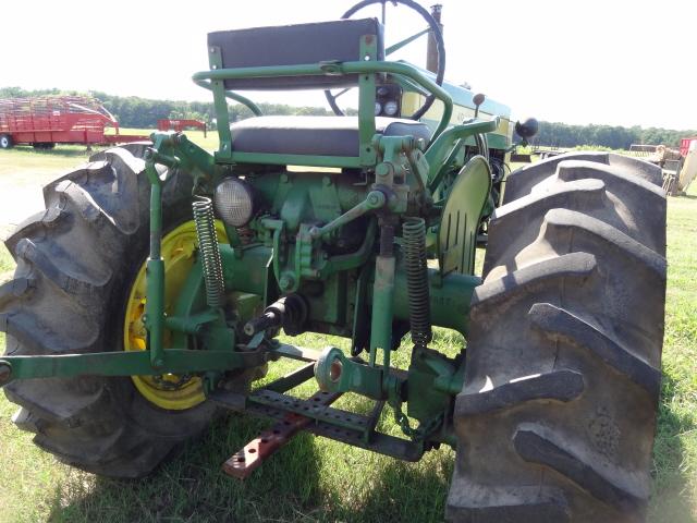 John Deere Model 40 Vintage Tractor - Wide Front