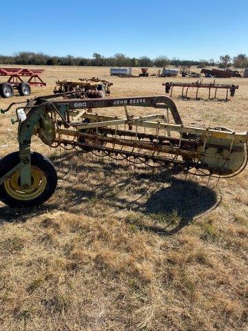 John Deere 660 Hay Rake