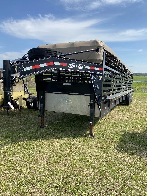 2017 Delco 6'8" x 36' Livestock Trailer, VERY CLEAN