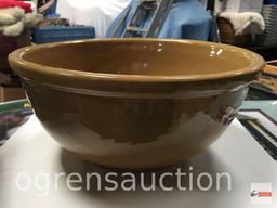 Vintage pottery mixing bowl, large 14"wx6.5"h