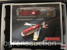 Victorinox Swiss Memory & laser, Asepto thermometer, Camphophenique, Mentholatum, 4 W.German mint ti