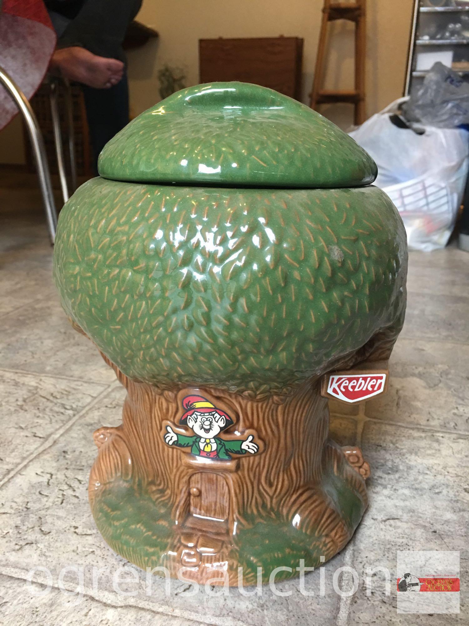 Cookie Jar - Nabisco Keebler Treehouse cookie jar, 1981m 10"hx8"w