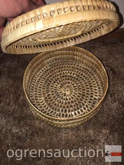 Woven basket, round with lid and ceramic handle, 8.5"wx5"h