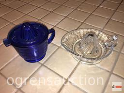 Glassware - Reamers - 1 blue mixing & measuring cup with reamer & clear reamer