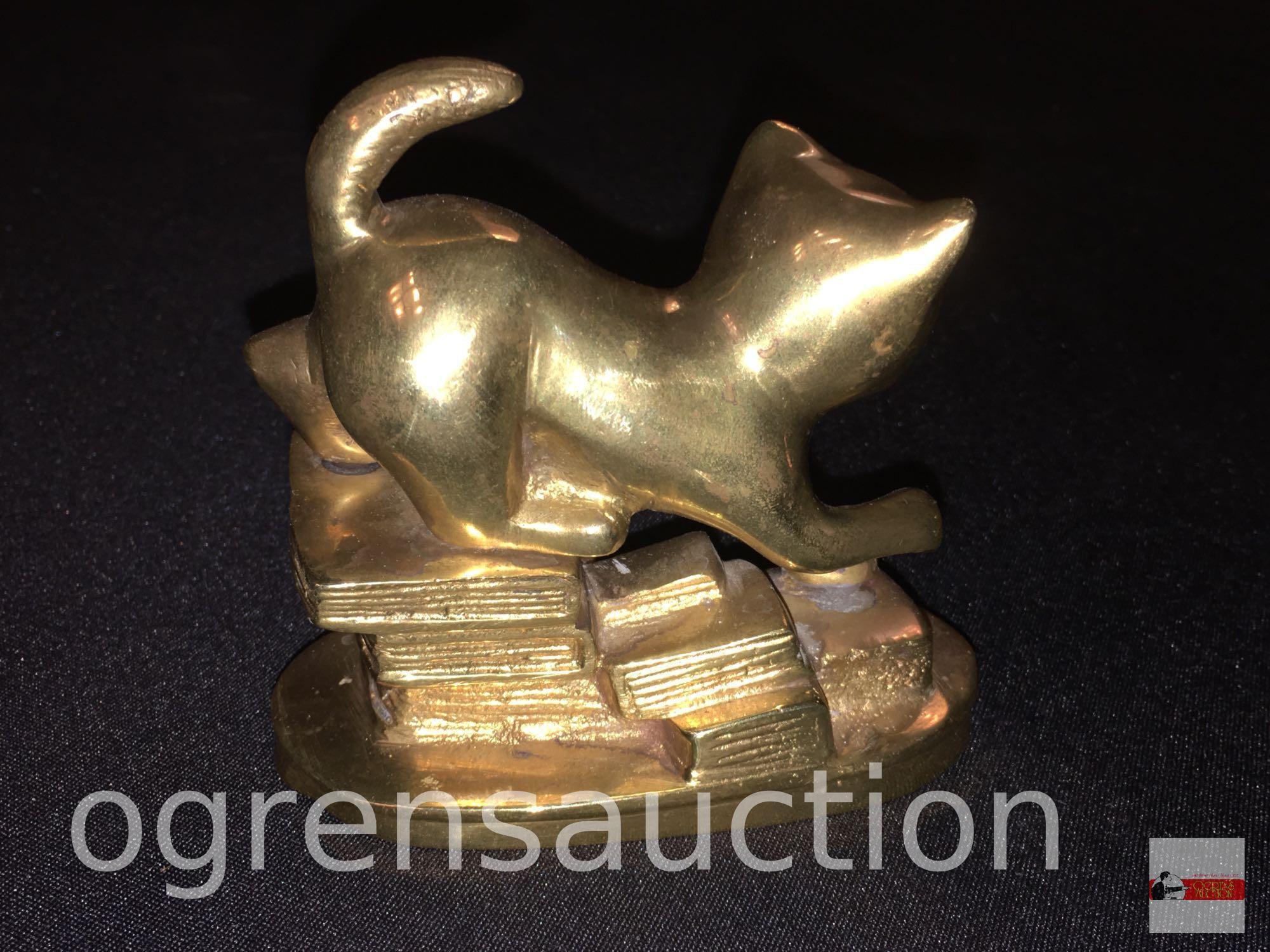 Figurine - Brass kitten, climbing on books