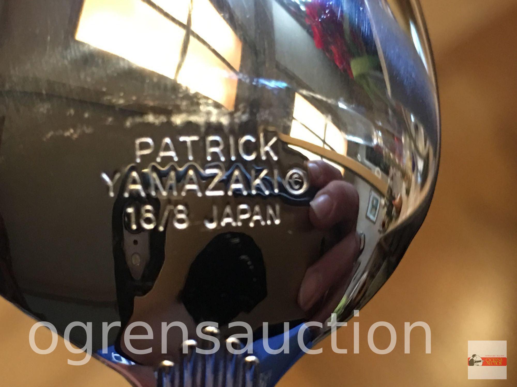 Flatware - Yamazaki / Patrick 15 pcs. 18/8 stainless, 2-5pc. "Fortuny", 1-5 pc. "Cartouche"