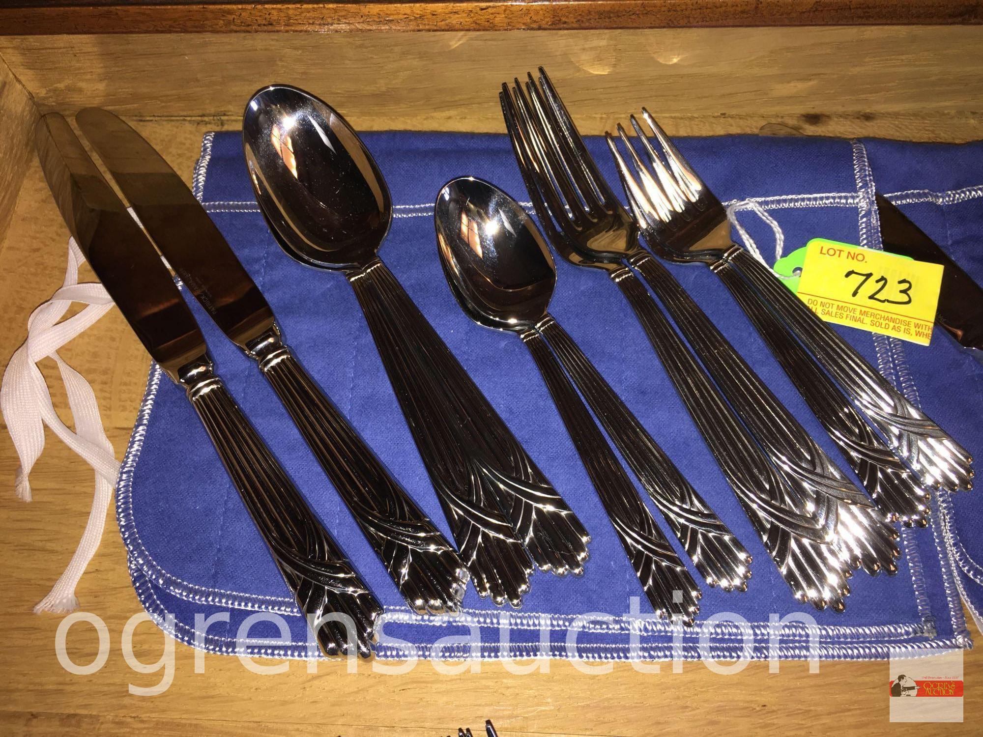 Flatware - Yamazaki / Patrick 15 pcs. 18/8 stainless, 2-5pc. "Fortuny", 1-5 pc. "Cartouche"