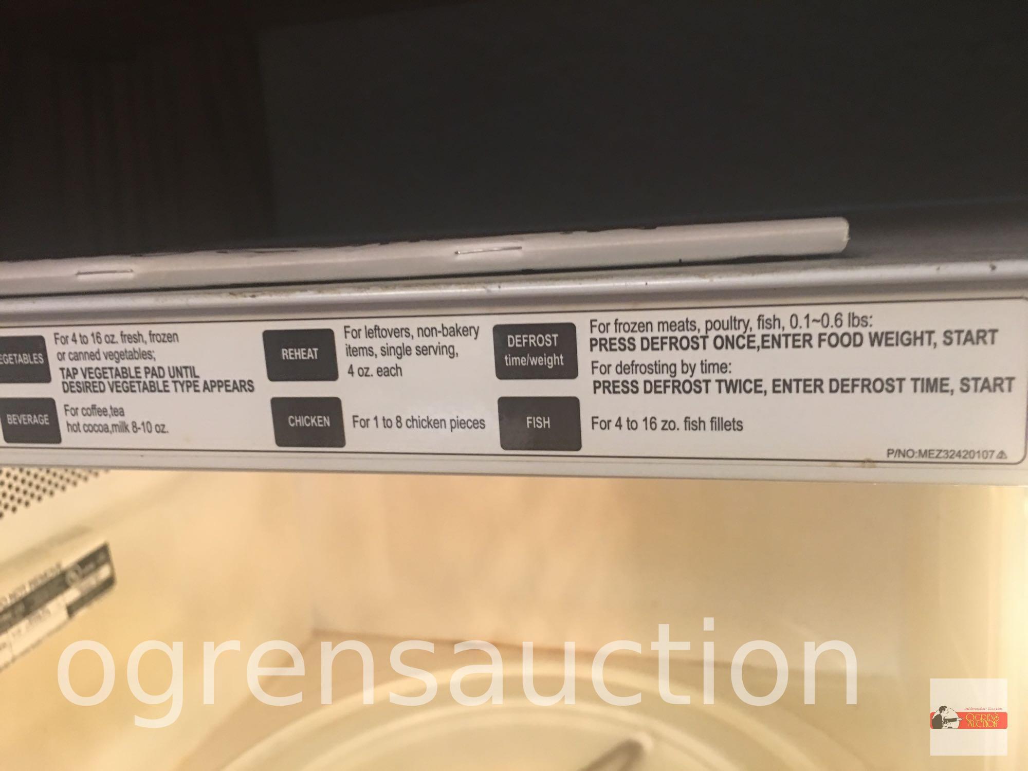 Appliance - General Electric Microwave Oven