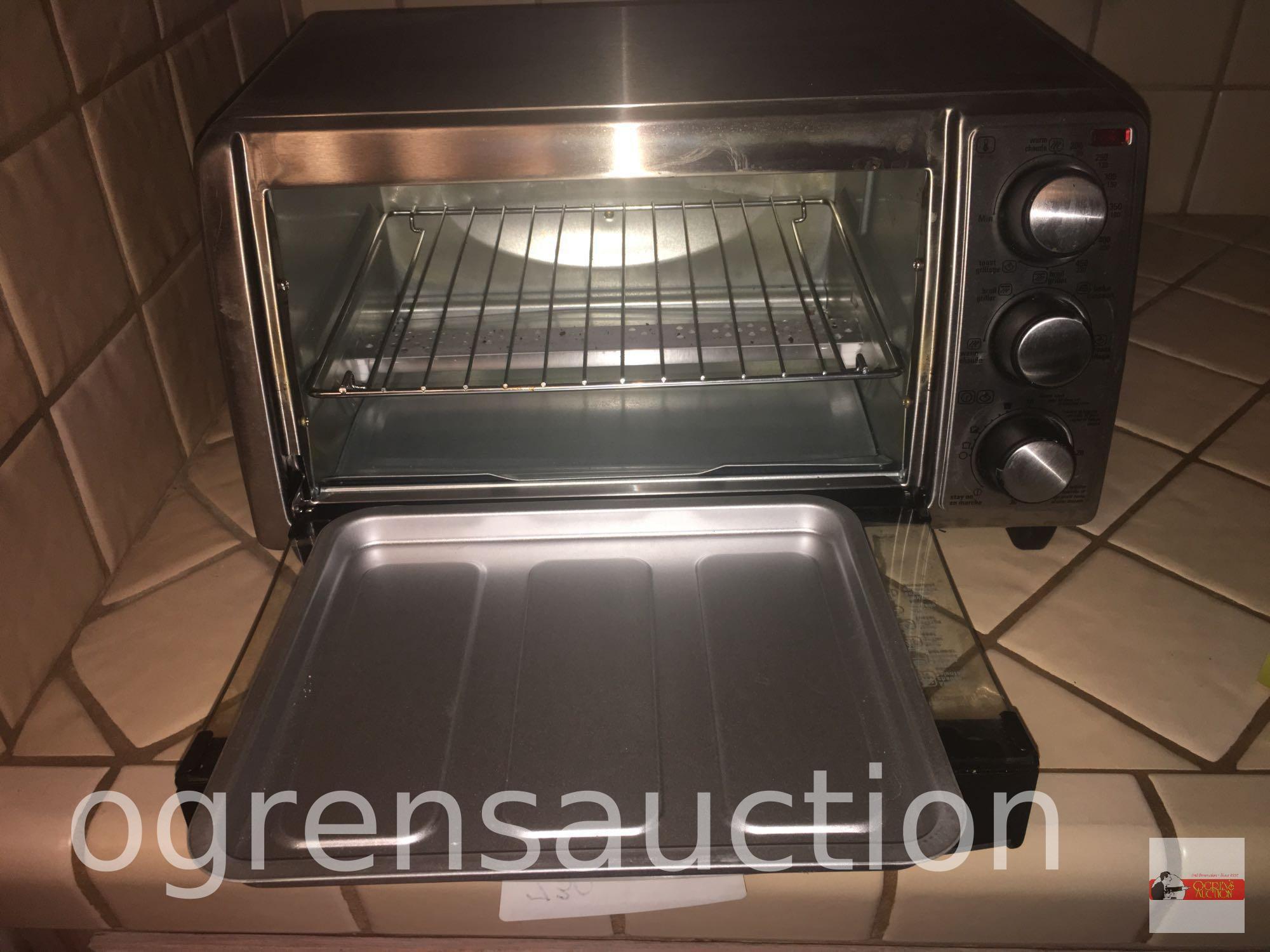 Appliance - Black & Decker 4 slice Toaster oven, slide rack and drip tray