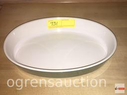 Bakeware - Emile Henry, France, oval baking dish 01.07, green/white interior, 8"wx11"w