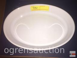 Bakeware - Emile Henry, France, oval baking dish 01.07, green/white interior, 8"wx11"w