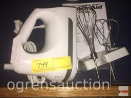 Kitchenware - KitchenAid hand mixer w/ turbo beaters and whisk